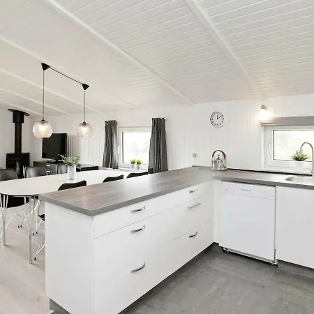 Dom wakacyjny Four-bedroom Holiday In 2 Vejers Strand