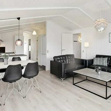 Four-bedroom Holiday In 2 Vejers Strand