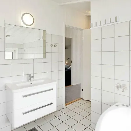 Dom wakacyjny Four-bedroom Holiday In 2 *