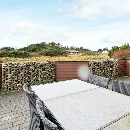 Dom wakacyjny Four-bedroom Holiday In 2 Vejers Strand